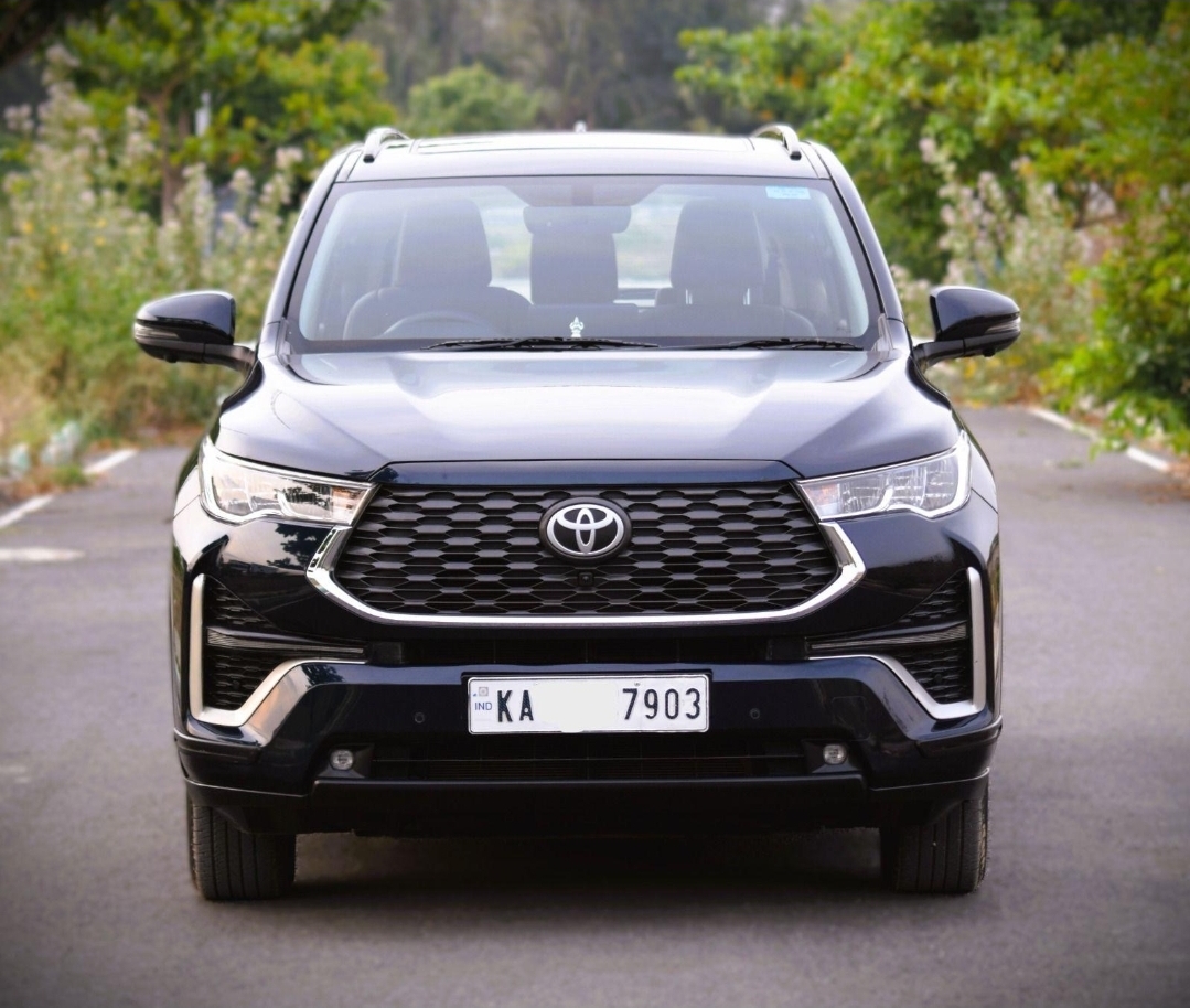 Toyota Innova Hycross
